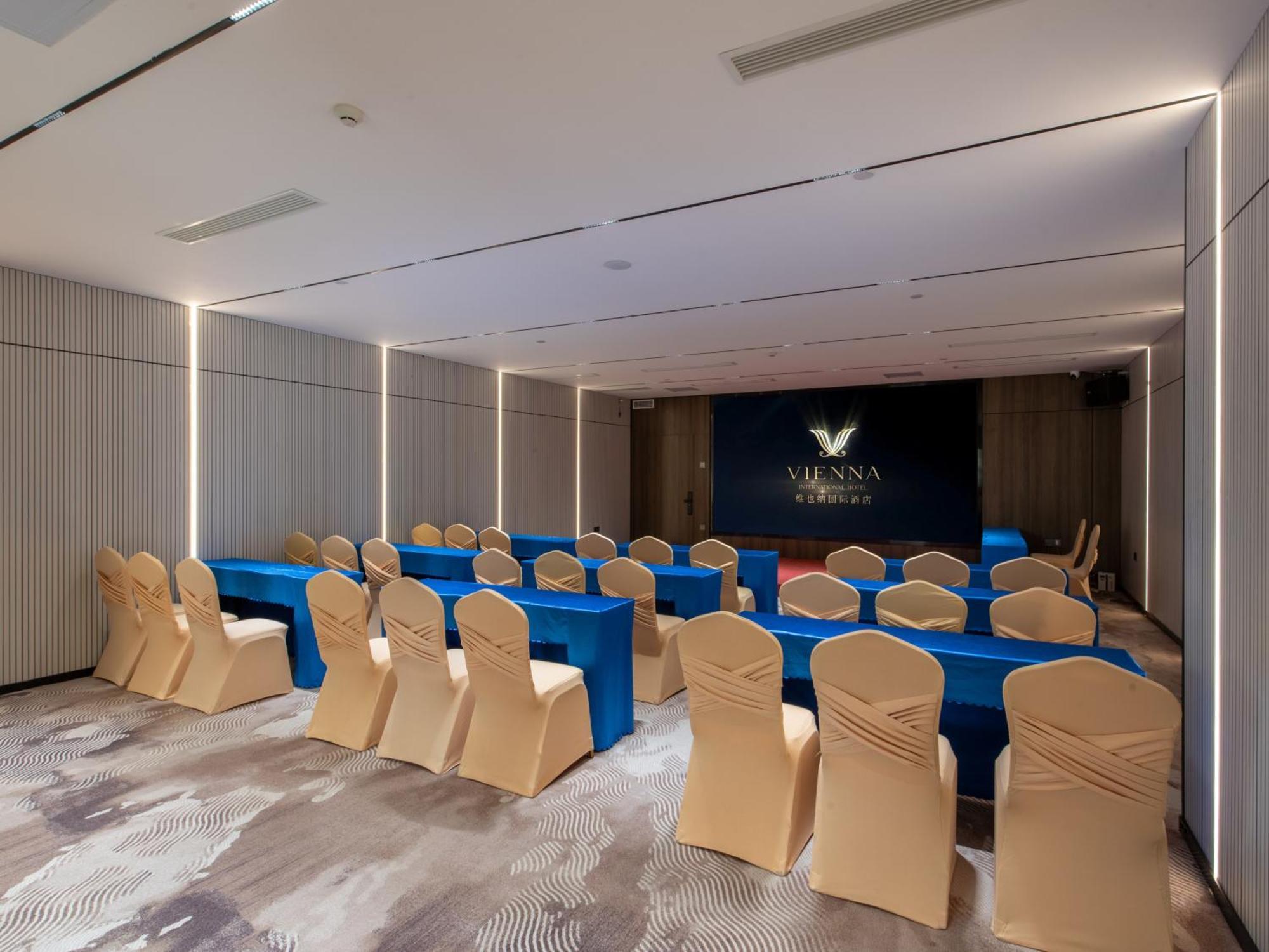 Vienna International Hotel Guangzhou Baiyun International Conference Center Екстериор снимка