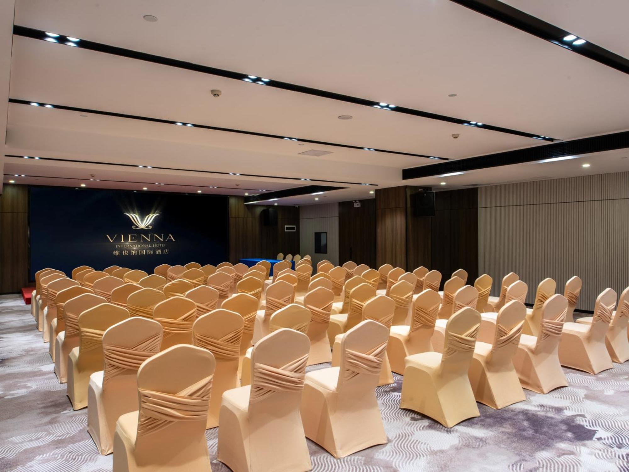 Vienna International Hotel Guangzhou Baiyun International Conference Center Екстериор снимка