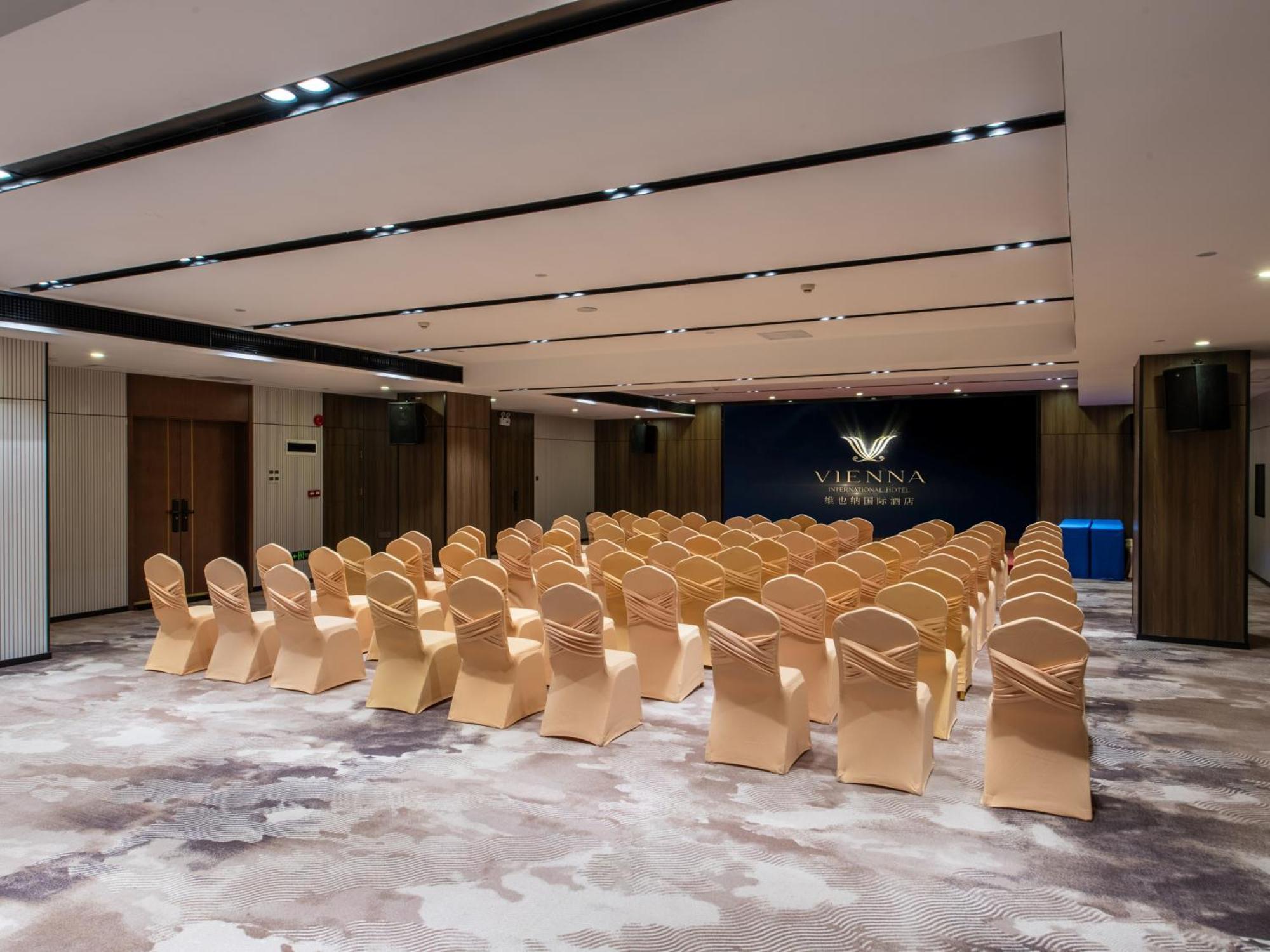 Vienna International Hotel Guangzhou Baiyun International Conference Center Екстериор снимка