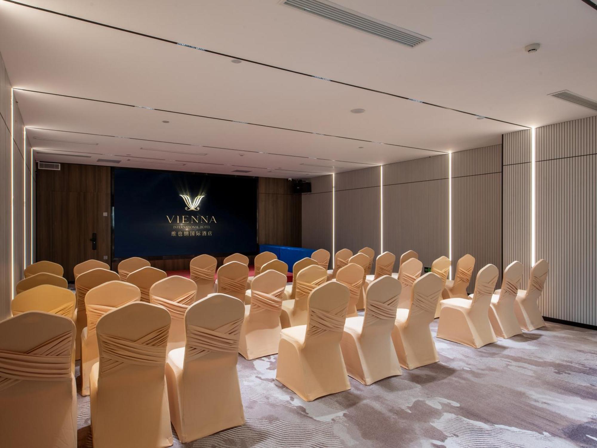 Vienna International Hotel Guangzhou Baiyun International Conference Center Екстериор снимка