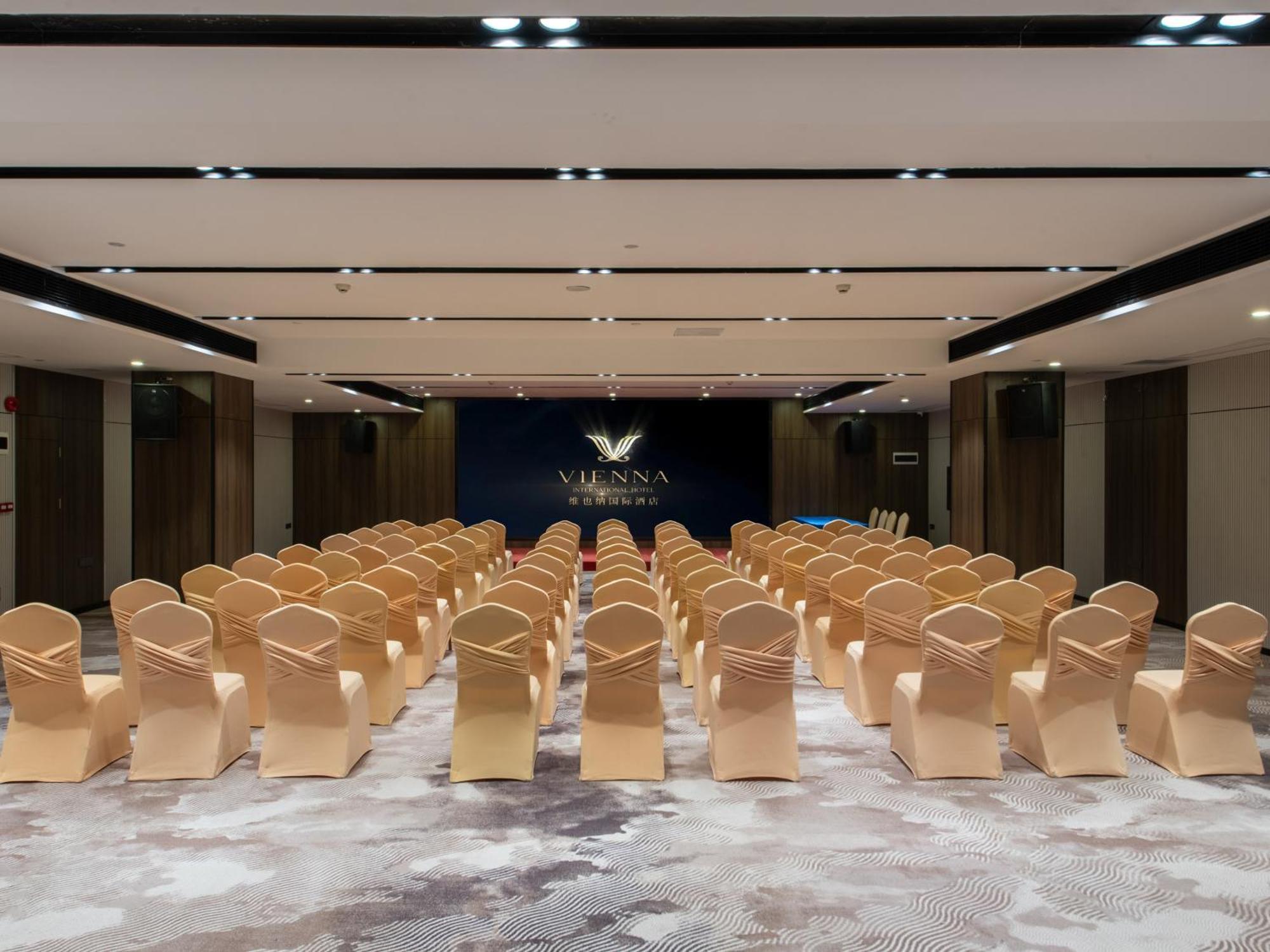 Vienna International Hotel Guangzhou Baiyun International Conference Center Екстериор снимка